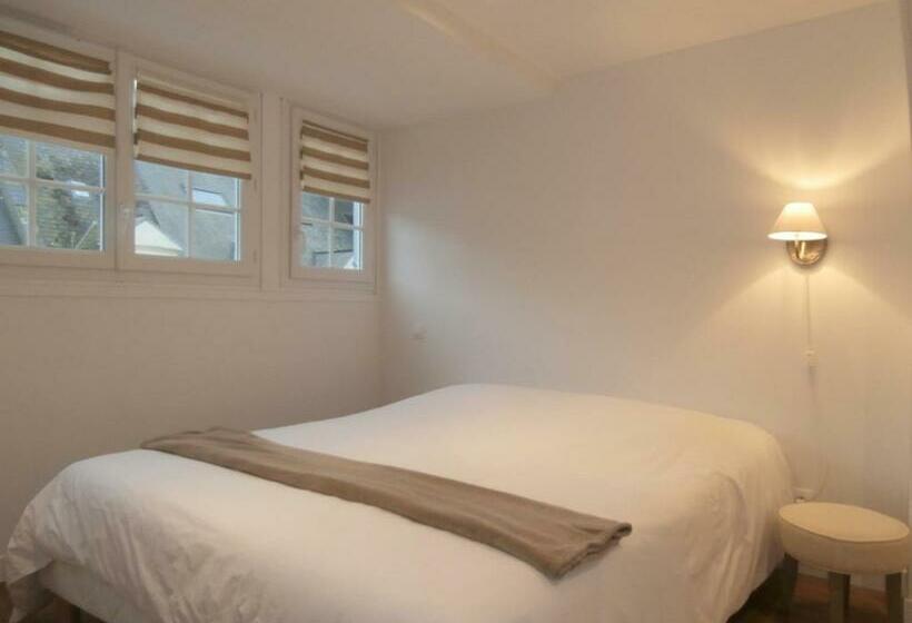 تختخواب و صبحانه Au Claire De Lune