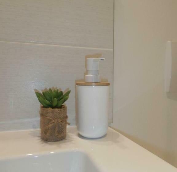 تختخواب و صبحانه Au Claire De Lune