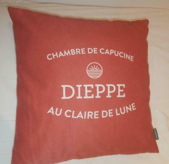 تختخواب و صبحانه Au Claire De Lune