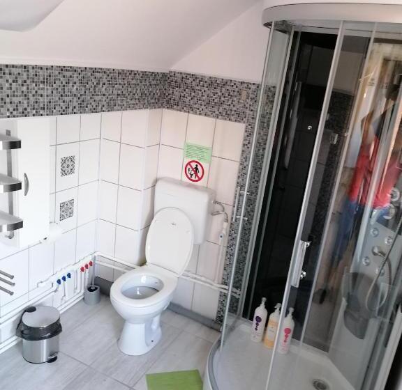 膳宿费 Rasnov Retreat