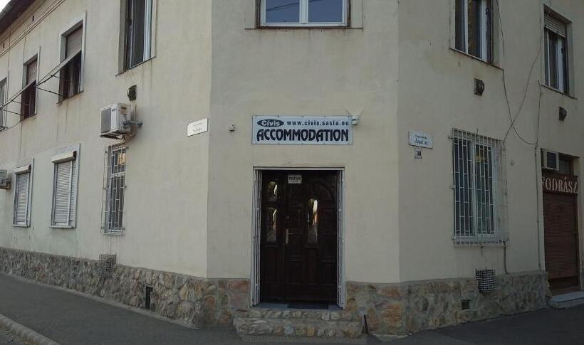 فندق صغير Cívis Debrecen