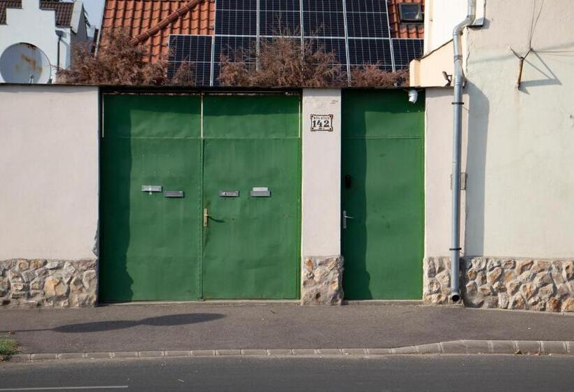 فندق صغير Cívis Debrecen