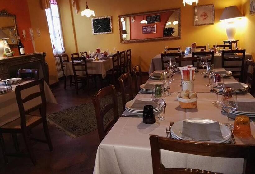 호스텔 Locanda Al Portone