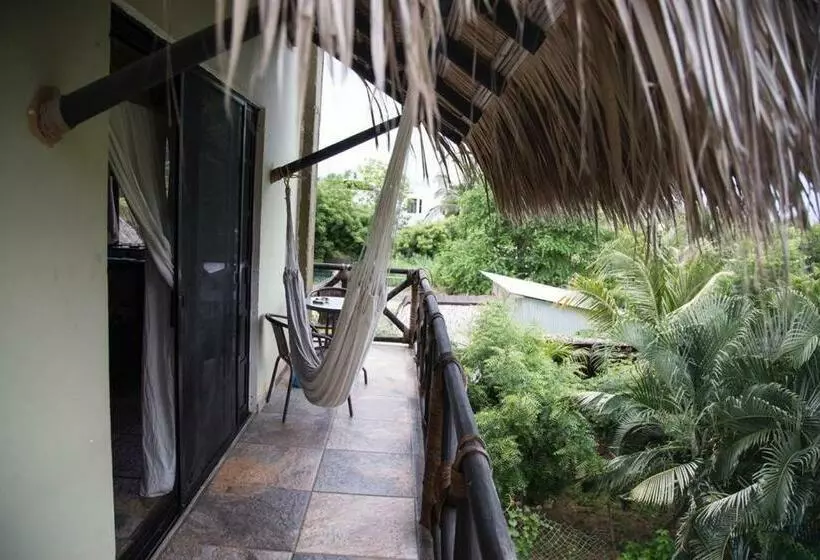 ペンション Beach Front Guesthouse