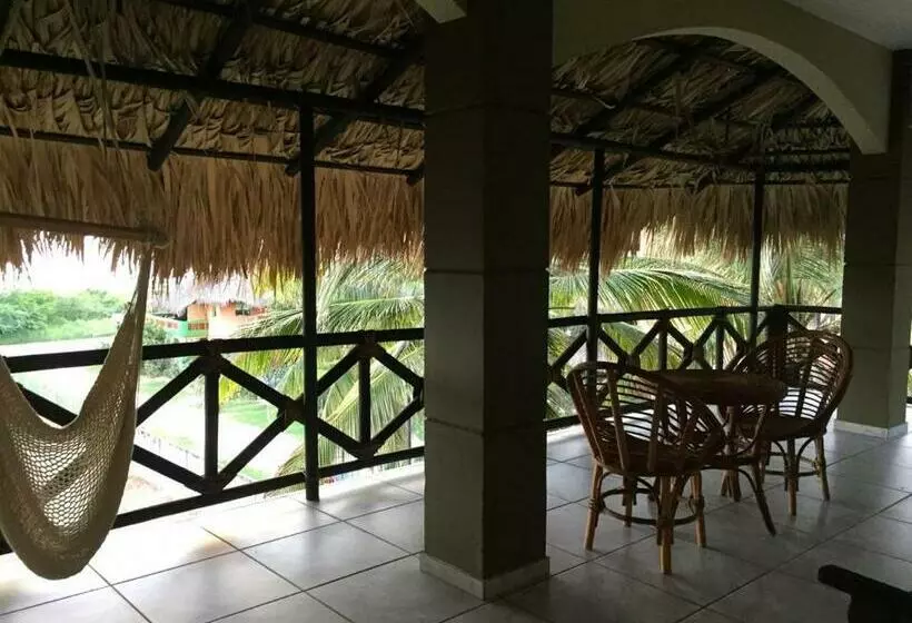 ペンション Beach Front Guesthouse
