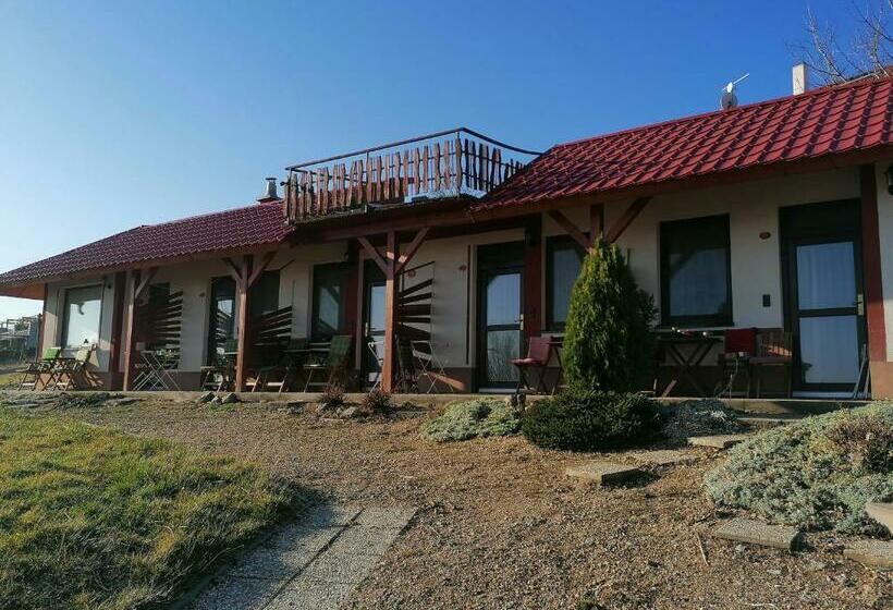 펜션 Penzion Nad Jezerem