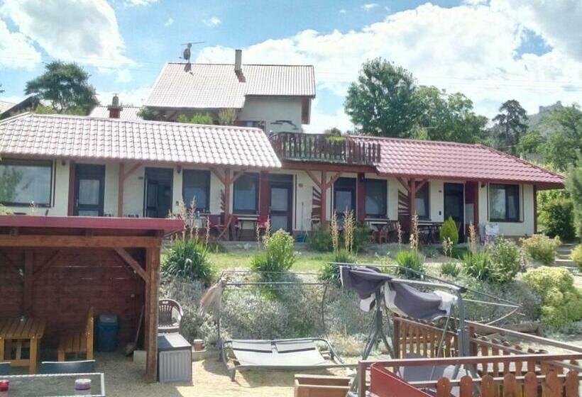 펜션 Penzion Nad Jezerem