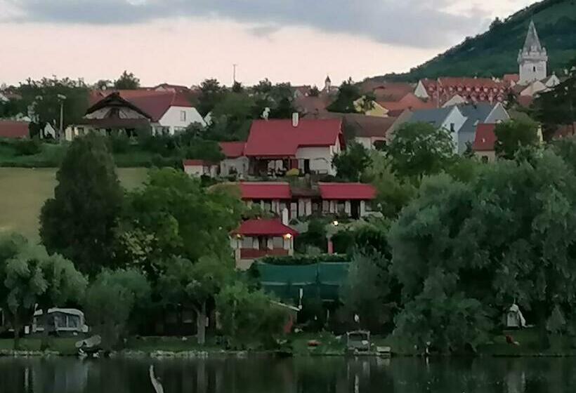 펜션 Penzion Nad Jezerem