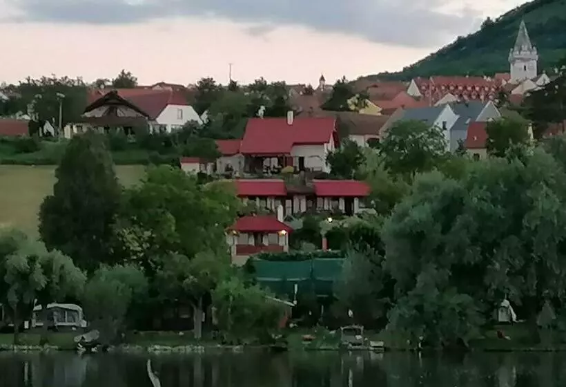 ペンション Penzion Nad Jezerem