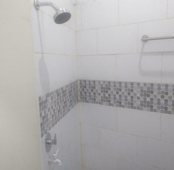 פנסיון Skyz Hostel