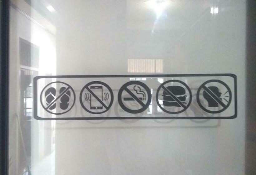 פנסיון Skyz Hostel