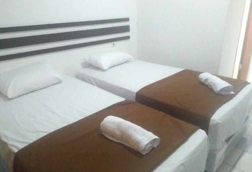 פנסיון Skyz Hostel