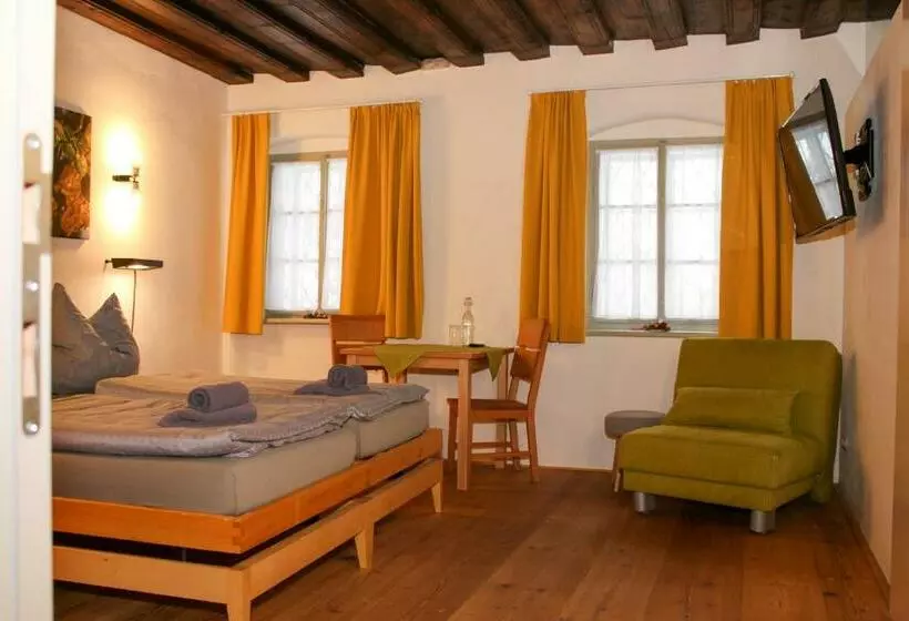 Aamiaismajoitus (B&B) Schwarzes Haus