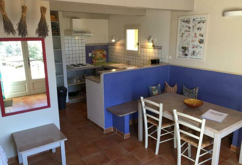 بنسيون Au Pied Du Ventoux