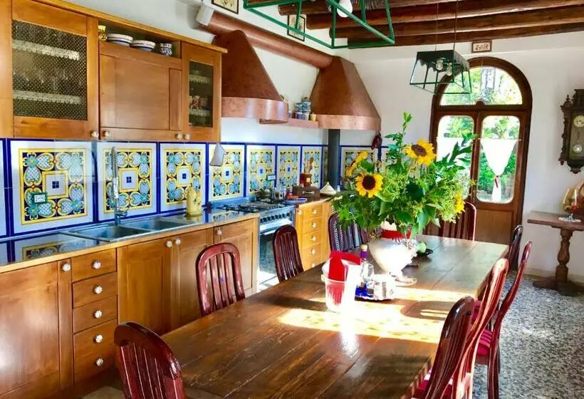 Aamiaismajoitus (B&B) Maison Elena