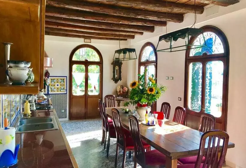 Aamiaismajoitus (B&B) Maison Elena