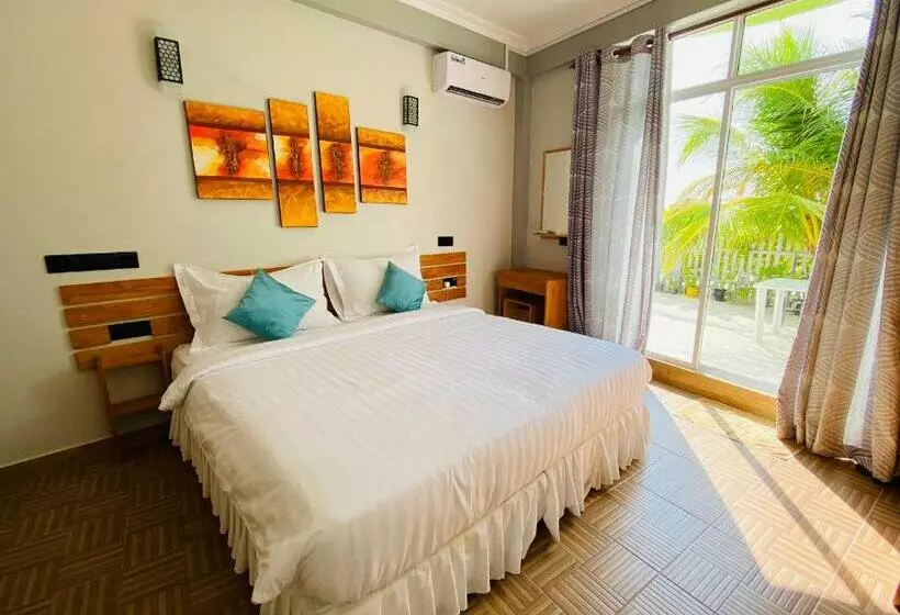 هتل Iris Beach Residence
