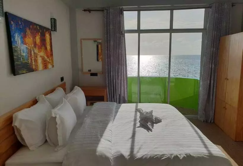 هتل Iris Beach Residence