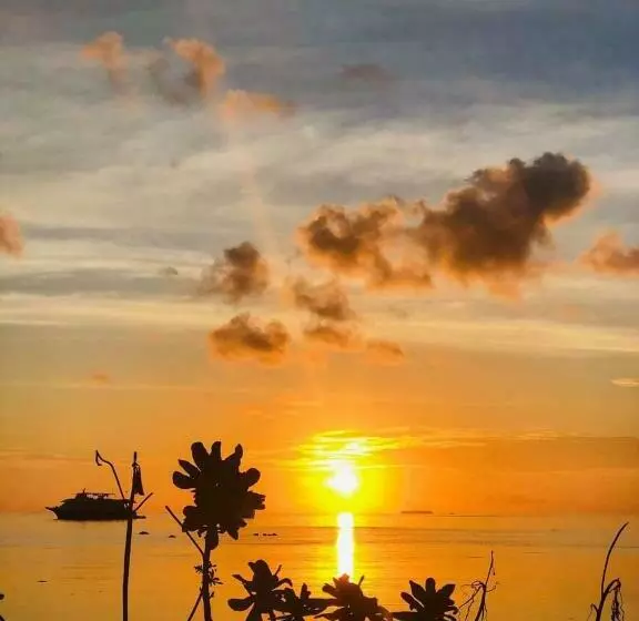 هتل Iris Beach Residence