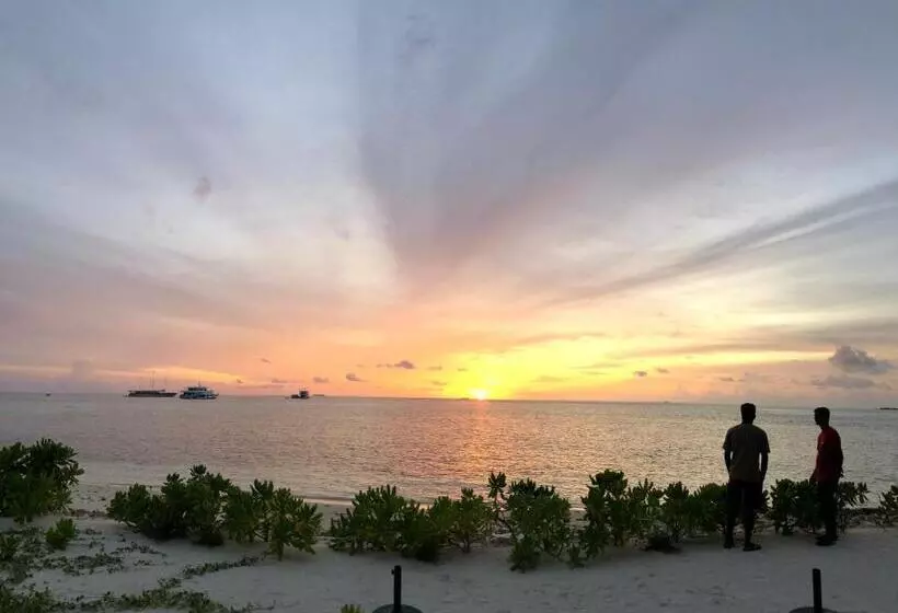 هتل Iris Beach Residence