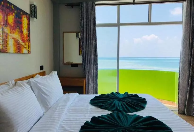 هتل Iris Beach Residence