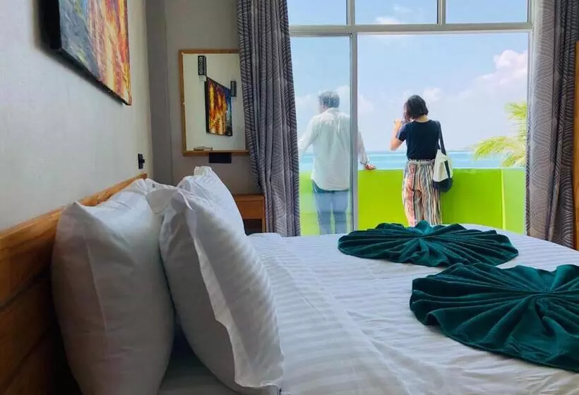 هتل Iris Beach Residence