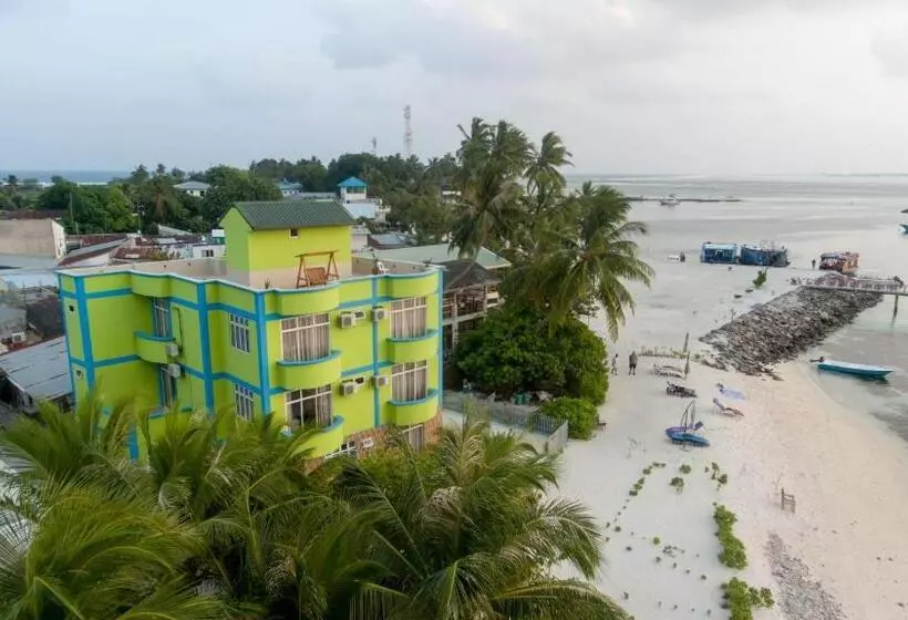 هتل Iris Beach Residence