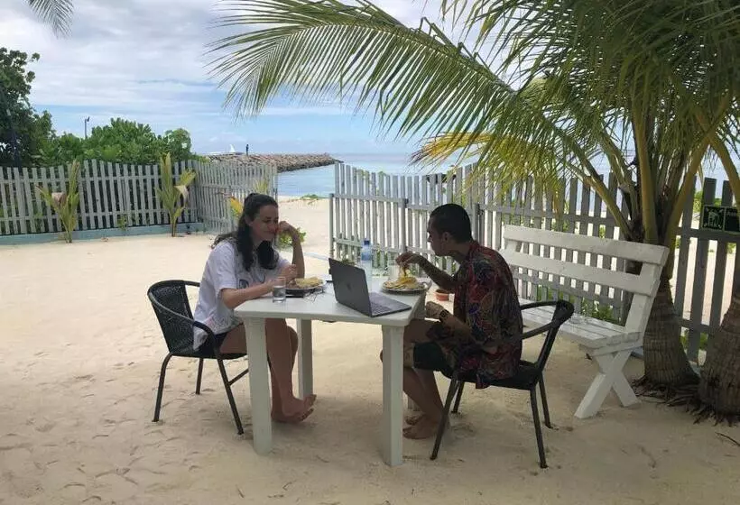 هتل Iris Beach Residence