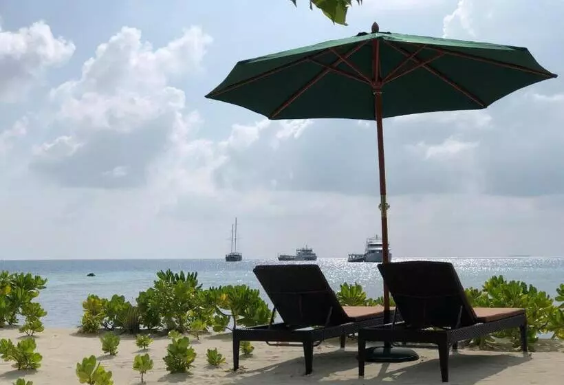 هتل Iris Beach Residence
