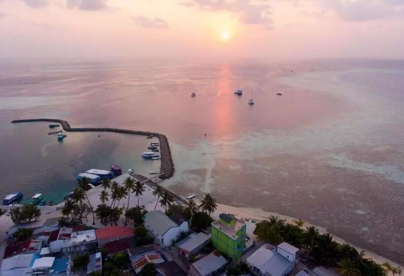 هتل Iris Beach Residence