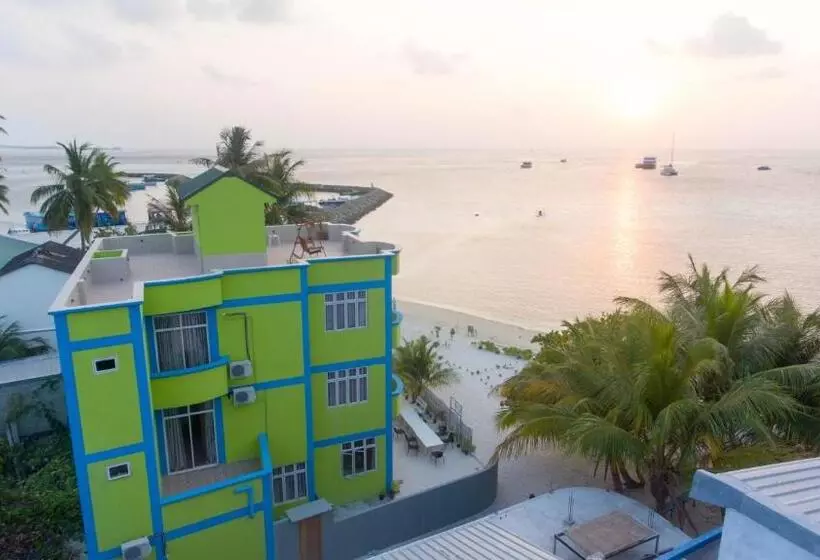 هتل Iris Beach Residence