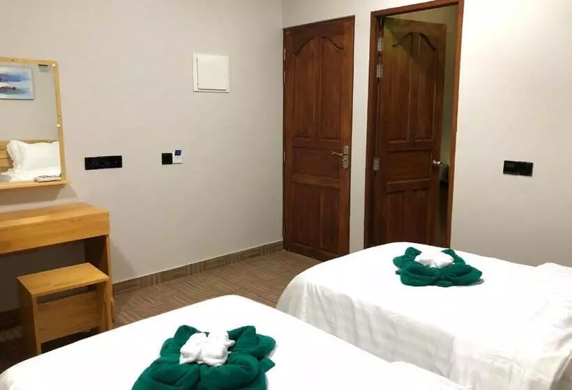 هتل Iris Beach Residence