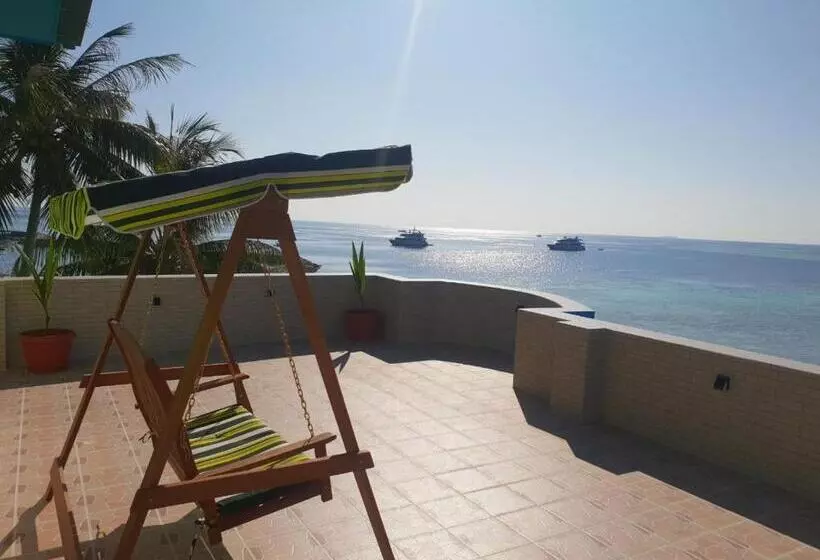 هتل Iris Beach Residence