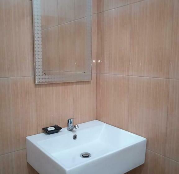 Madu Tiga Beach And Resort