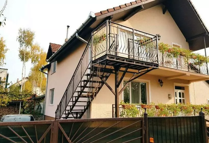 ペンション Apulum Gardens