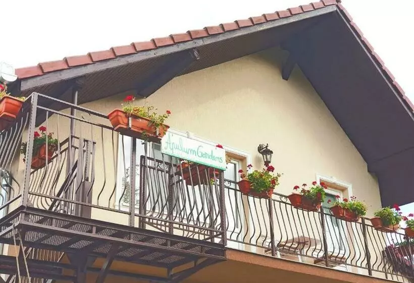 ペンション Apulum Gardens