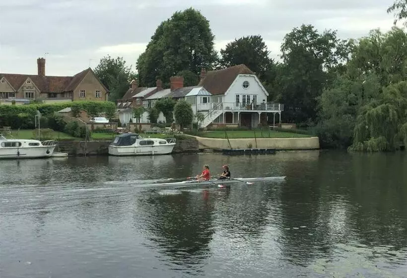 Majatalo Thames Edge Rooms