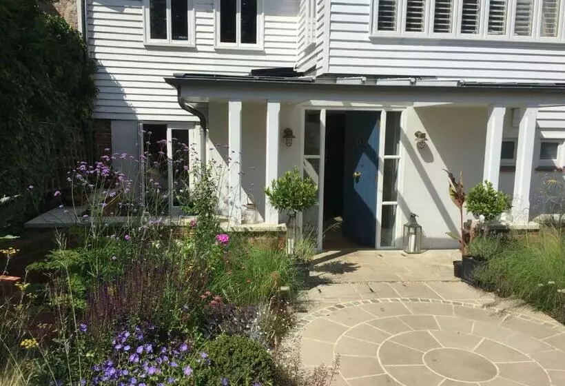 Majatalo Thames Edge Rooms