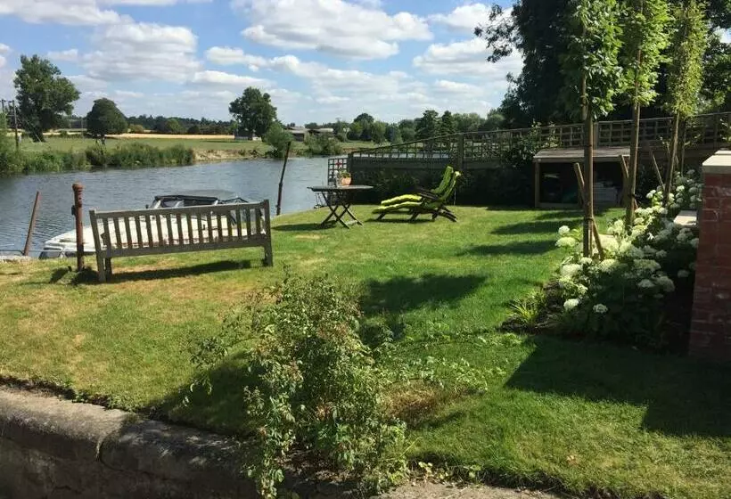 Majatalo Thames Edge Rooms