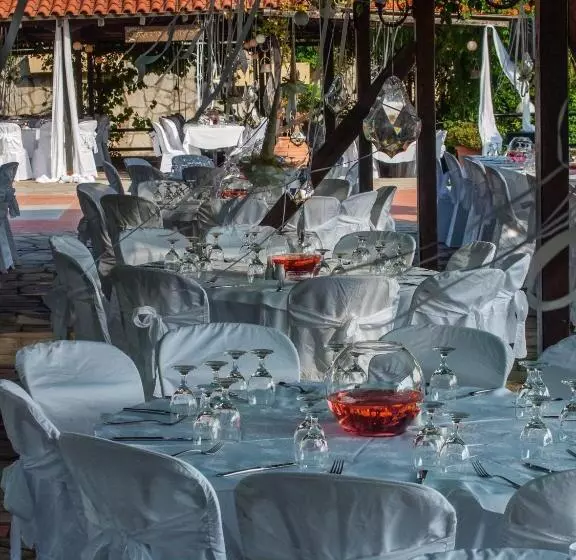 استراحتگاه Aristoteles Holiday Hotel And Spa