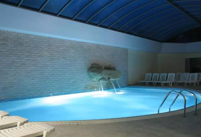 استراحتگاه Aristoteles Holiday Hotel And Spa