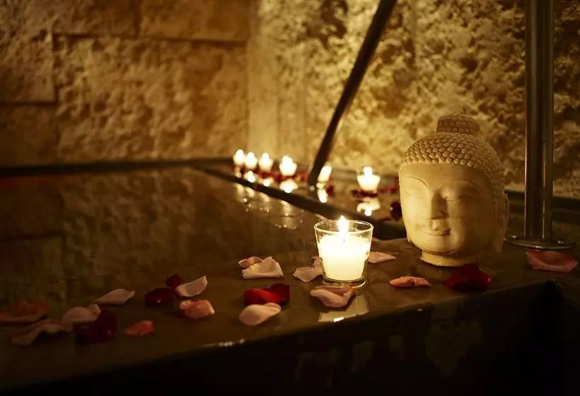 Buddha-Bar Hotel Budapest Klotild Palace