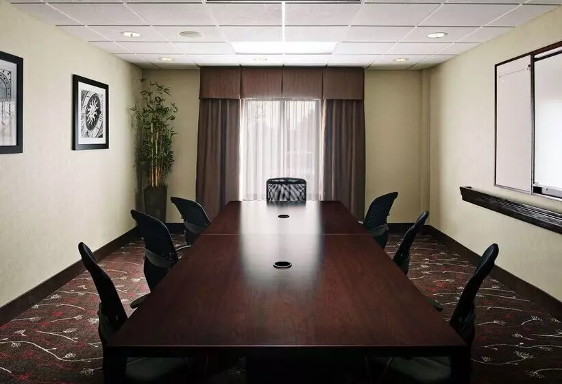 Hampton Inn & Suites Millington