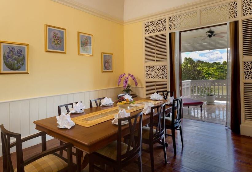 Hotel Dheva Mantra Resort