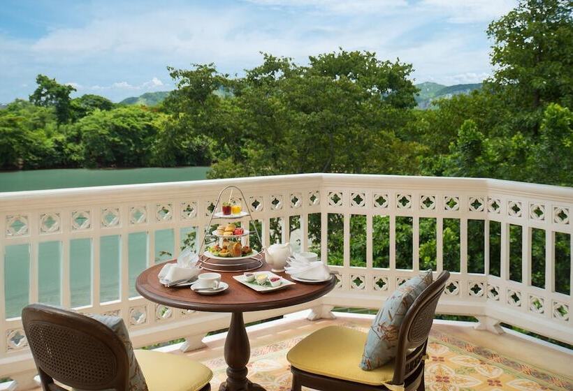 Hotel Dheva Mantra Resort