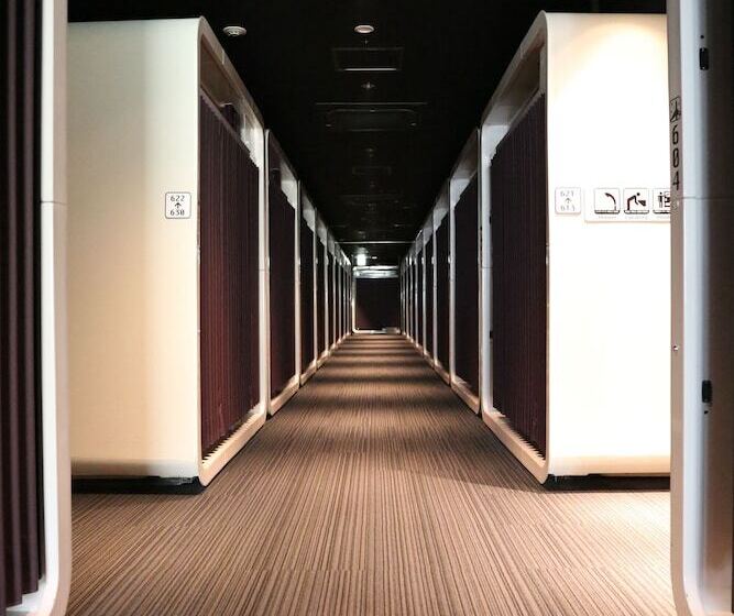 胶囊酒店 First Cabin Midosujinamba