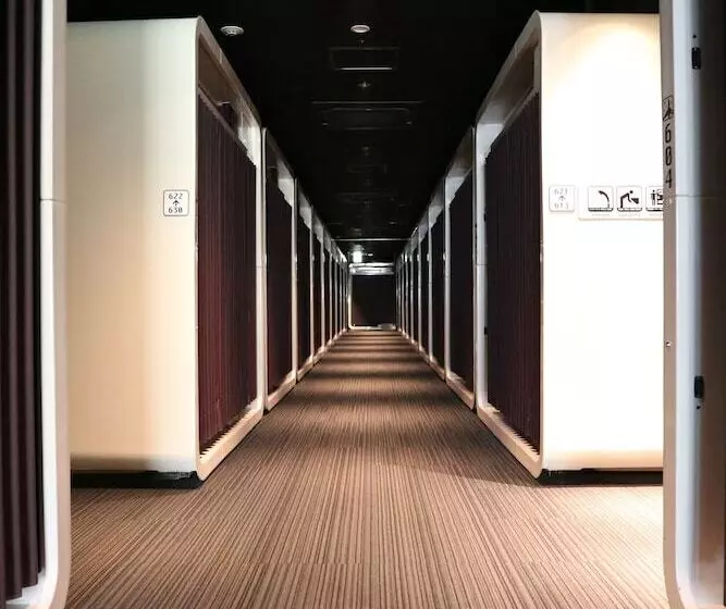 Hotel-cápsula First Cabin Midosujinamba