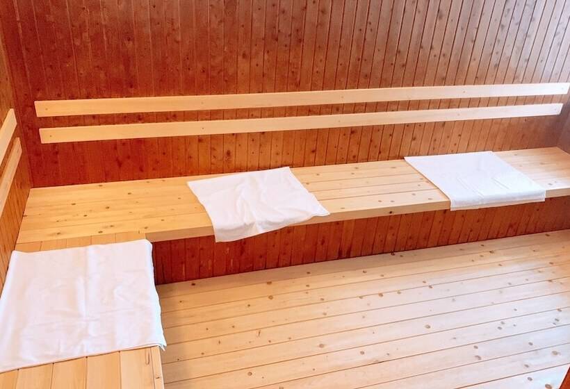 胶囊酒店 First Cabin Midosujinamba