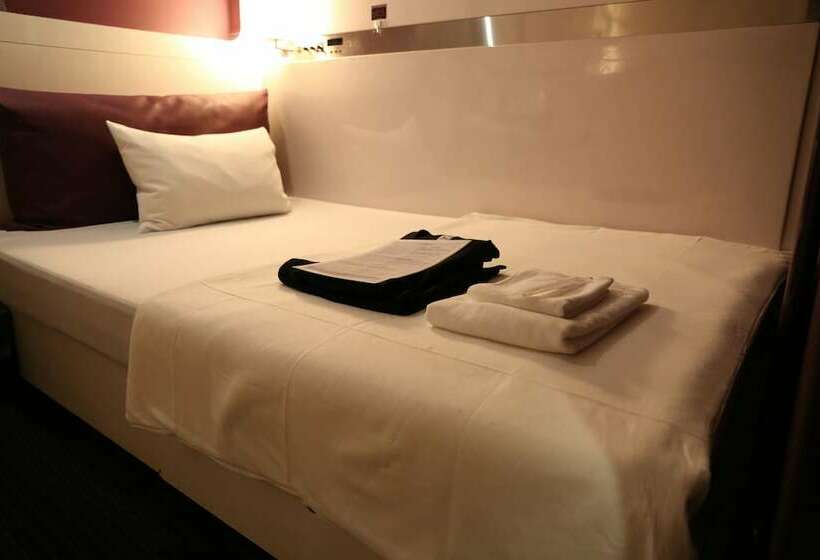 胶囊酒店 First Cabin Midosujinamba