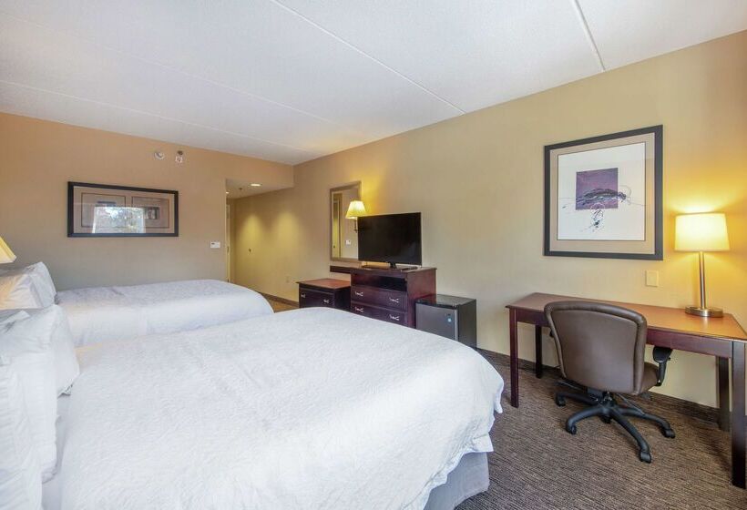 Отель Hampton Inn & Suites Burlington, Nc